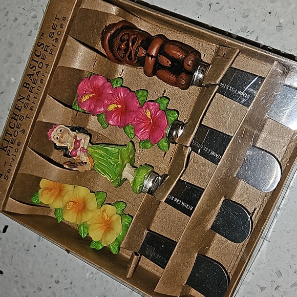 Vintage Kitchen Basics Spreader SetFour Piece Hawaiian Theme Spreader Knives - Picture 3 of 3